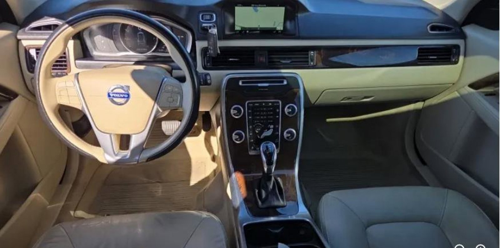 Used 2016 Volvo XC70 T5 Platinum w/ Protection Package image 2