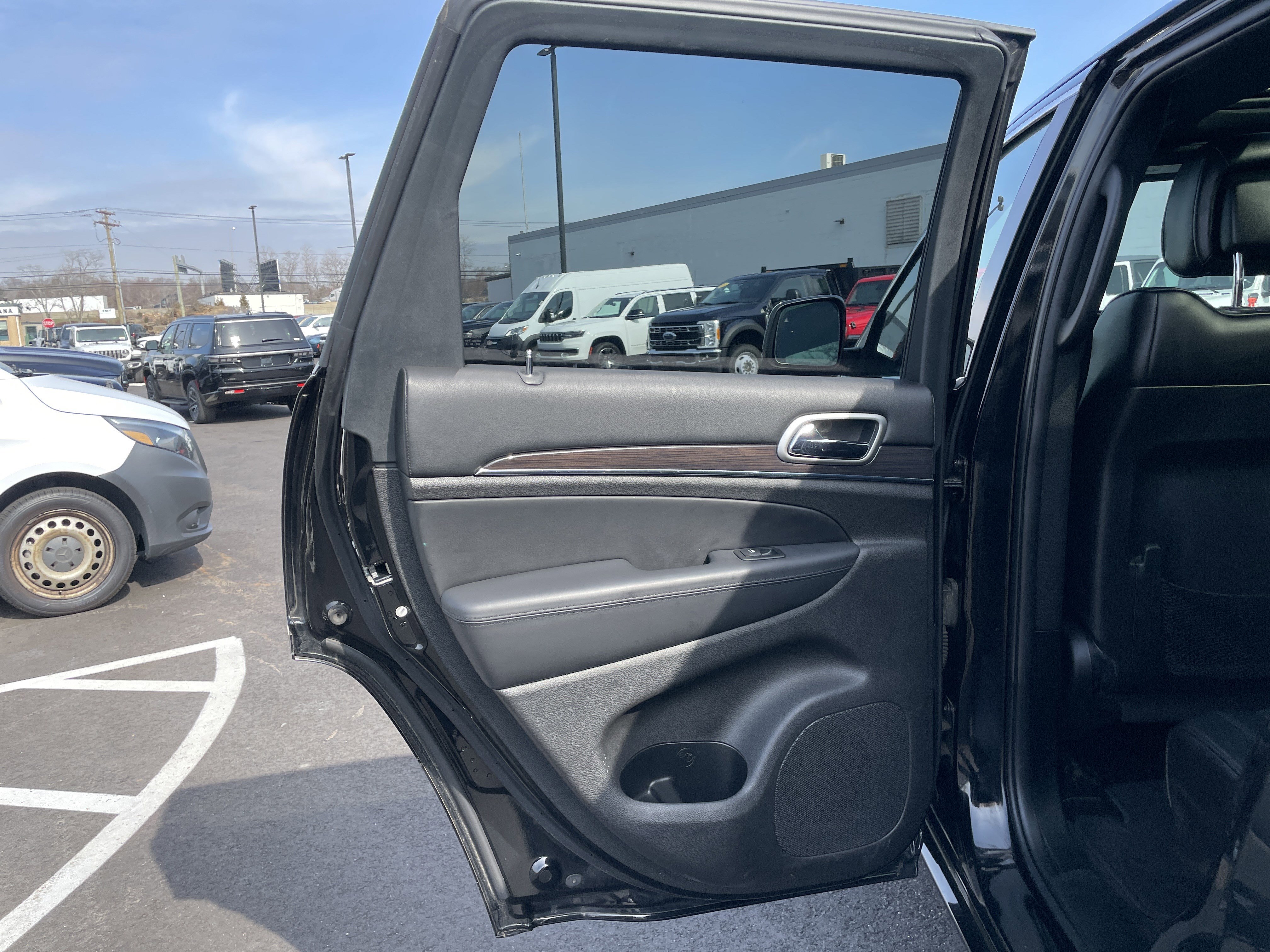 Used 2018 Jeep Grand Cherokee Overland image 30