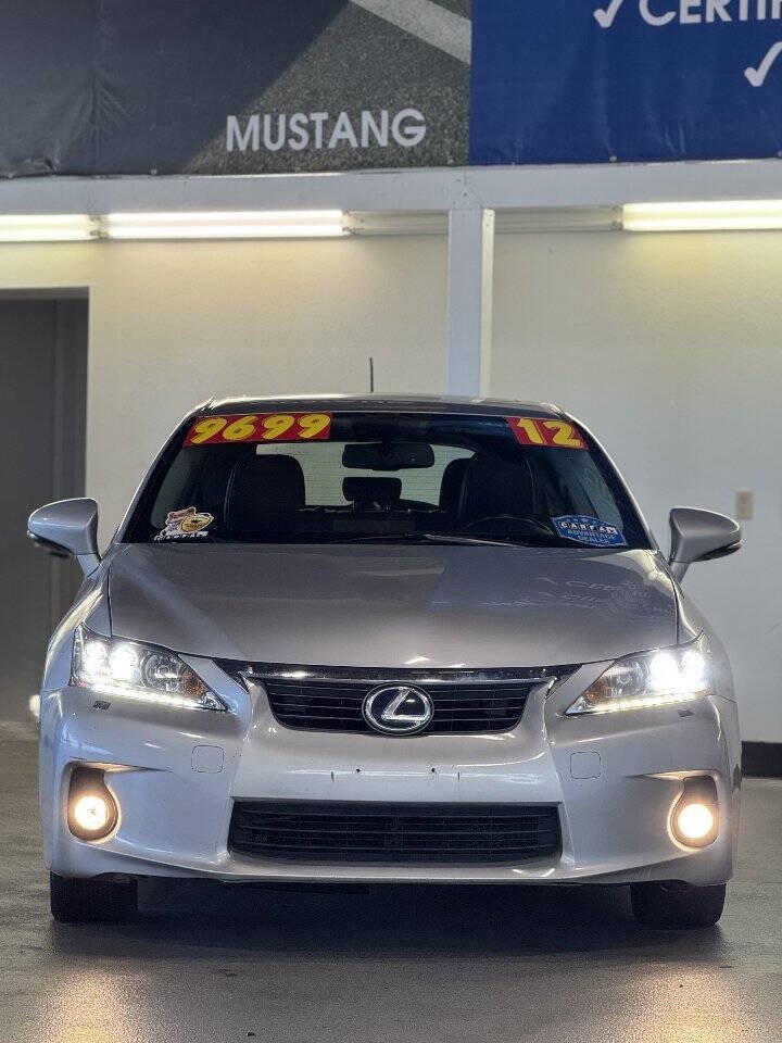 Used 2012 Lexus CT 200h Premium w/ Leather Pkg FWD image 2
