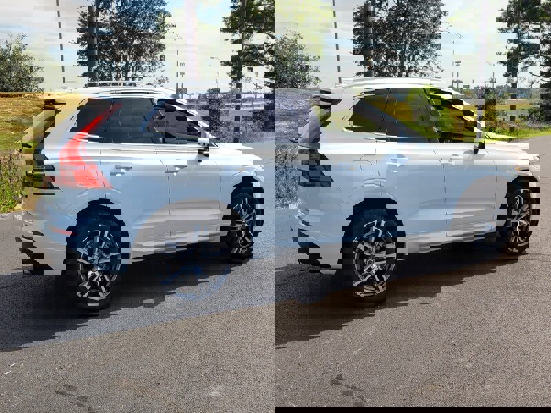 Used 2020 Volvo XC60 T6 Momentum w/ Protection Package image 13