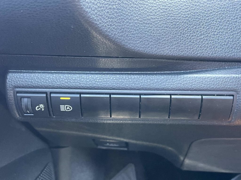 Used 2024 Toyota Corolla SE w/ SE Premium Package FWD image 27