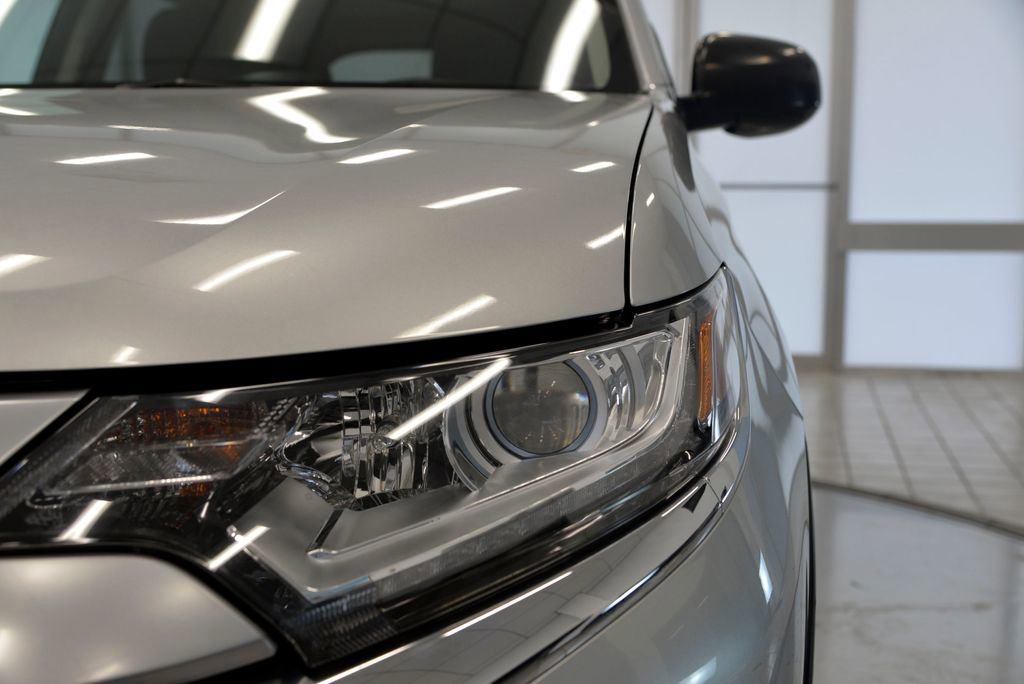 Used 2020 Mitsubishi Outlander SE image 11