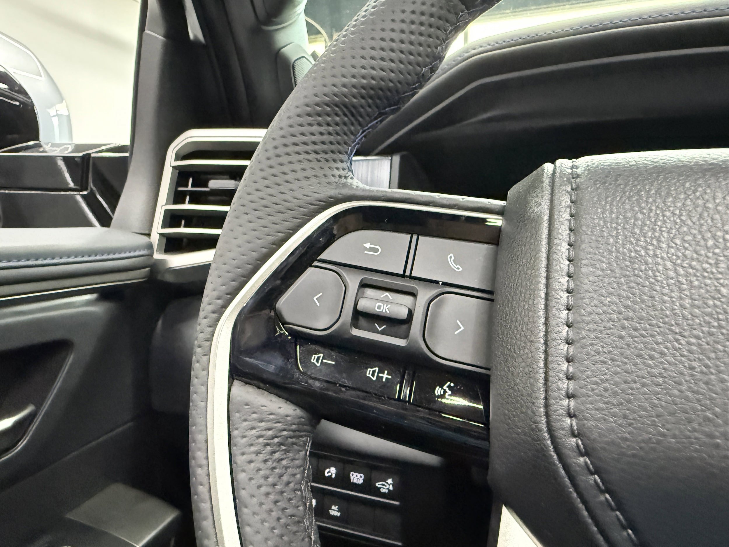 Used 2026 Toyota Tundra Platinum AWD/4WD image 12