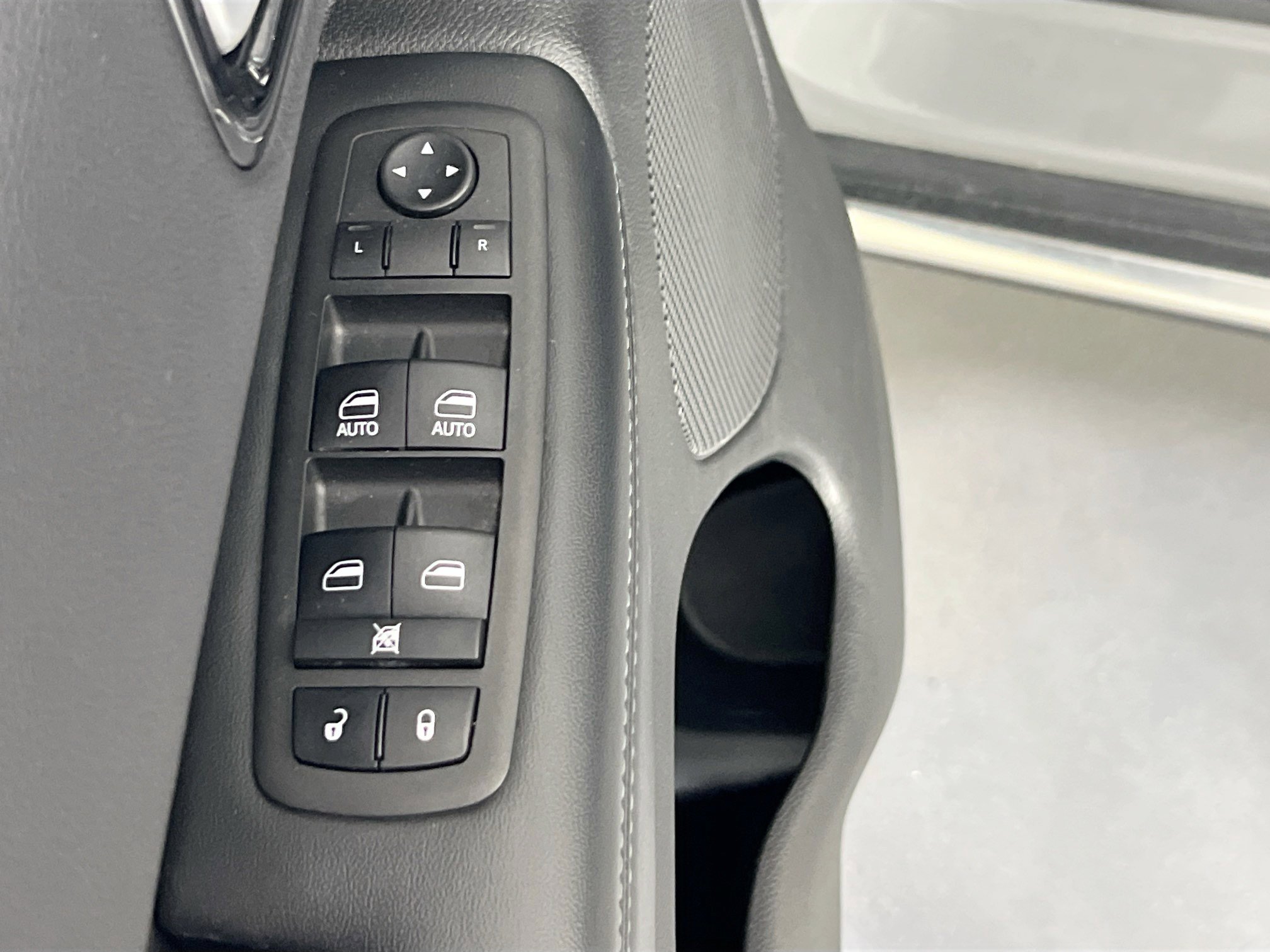 Used 2023 Dodge Durango SXT Launch Edition image 17