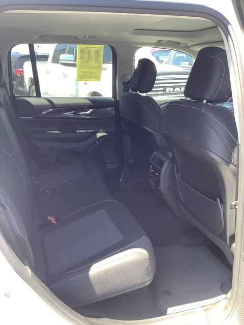 Certified 2023 Jeep Grand Cherokee Laredo AWD/4WD image 22