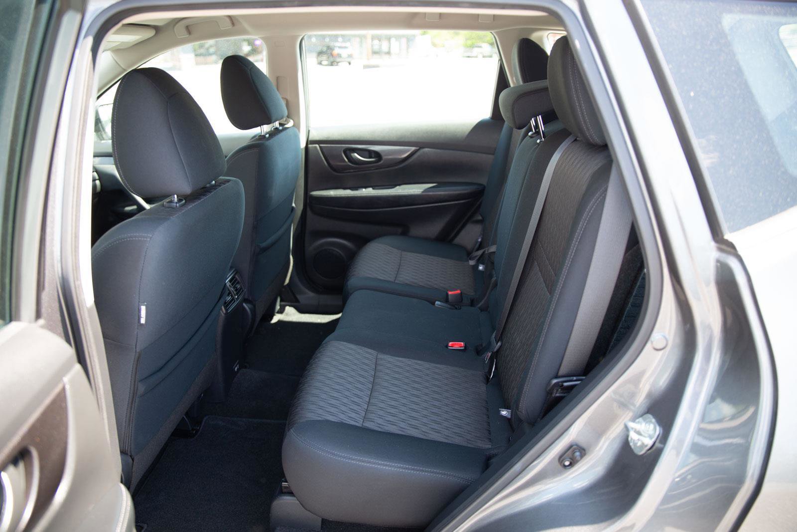 Used 2020 Nissan Rogue S AWD/4WD image 19