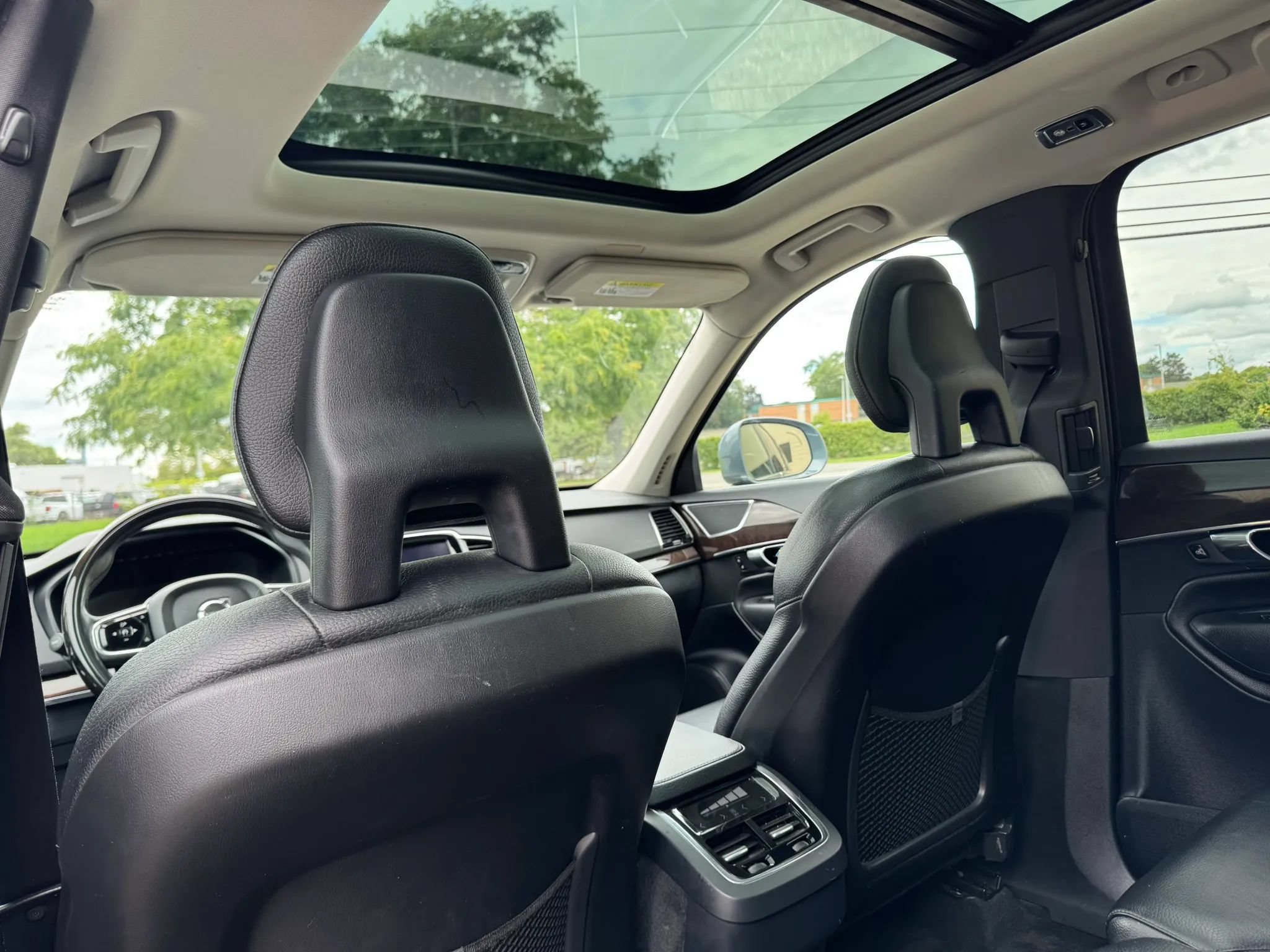 Used 2016 Volvo XC90 T6 Momentum w/ Momentum Plus Package AWD/4WD image 35