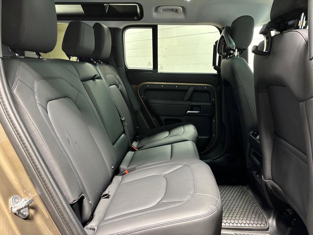 Used 2026 Land Rover Defender 110 S image 40