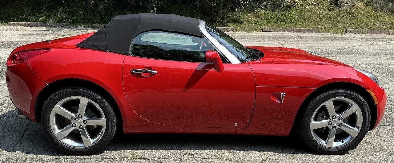 Used 2006 Pontiac Solstice Convertible w/ Premium Package RWD image 4