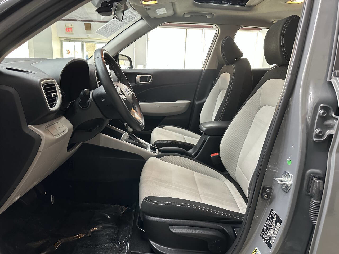 Used 2022 Hyundai Venue SEL w/ Cargo Package image 11