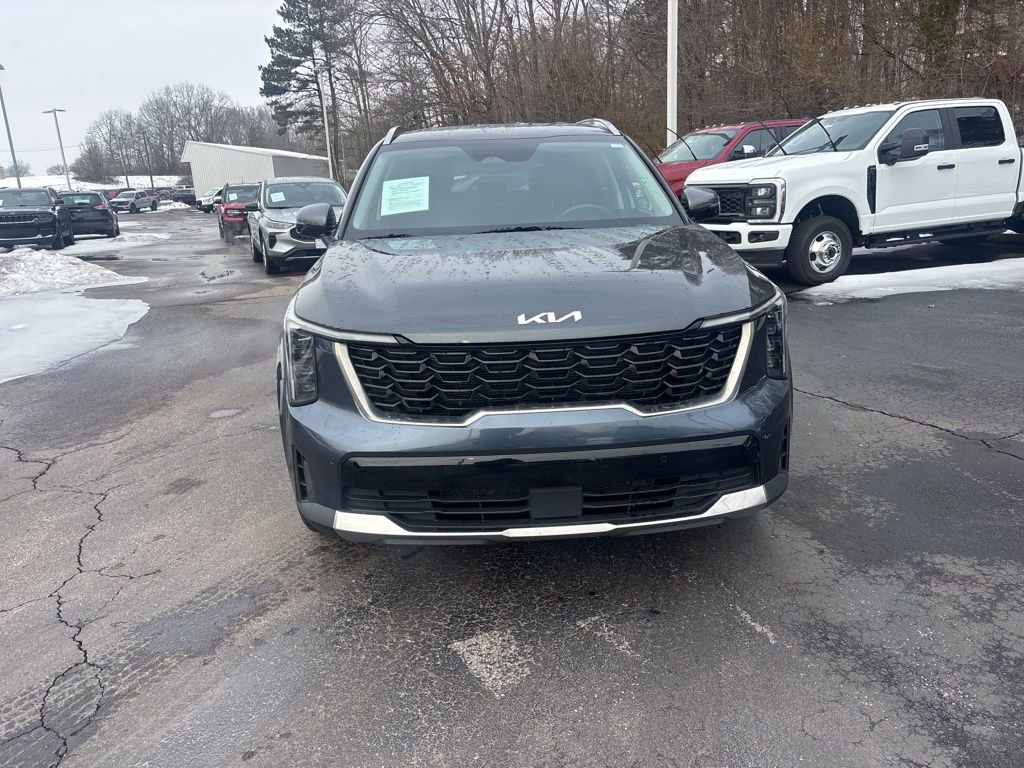 Used 2024 Kia Sorento S image 3