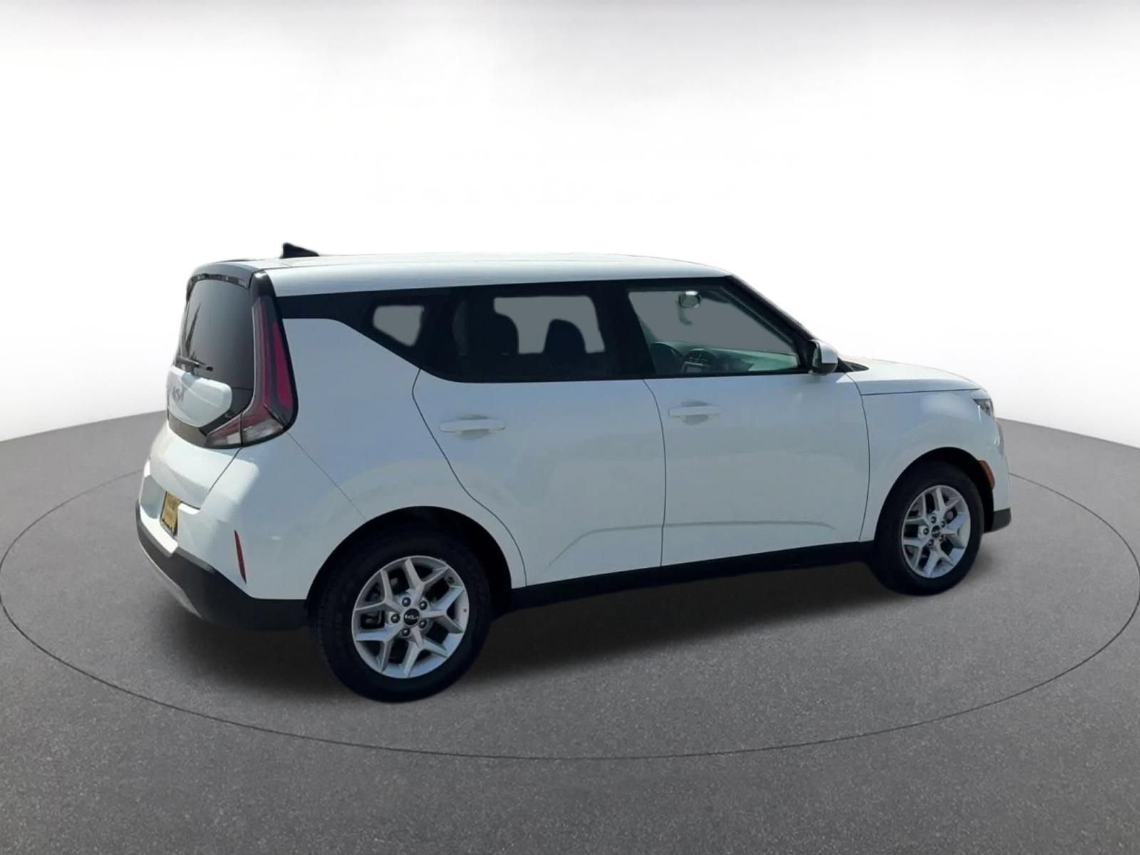 Used 2025 Kia Soul LX w/ LX Technology Package FWD image 14