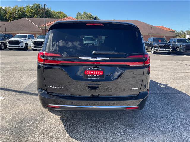 New 2026 Chrysler Pacifica Select image 6