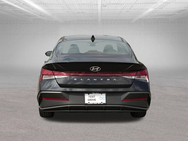 Used 2025 Hyundai Elantra Sport FWD image 7