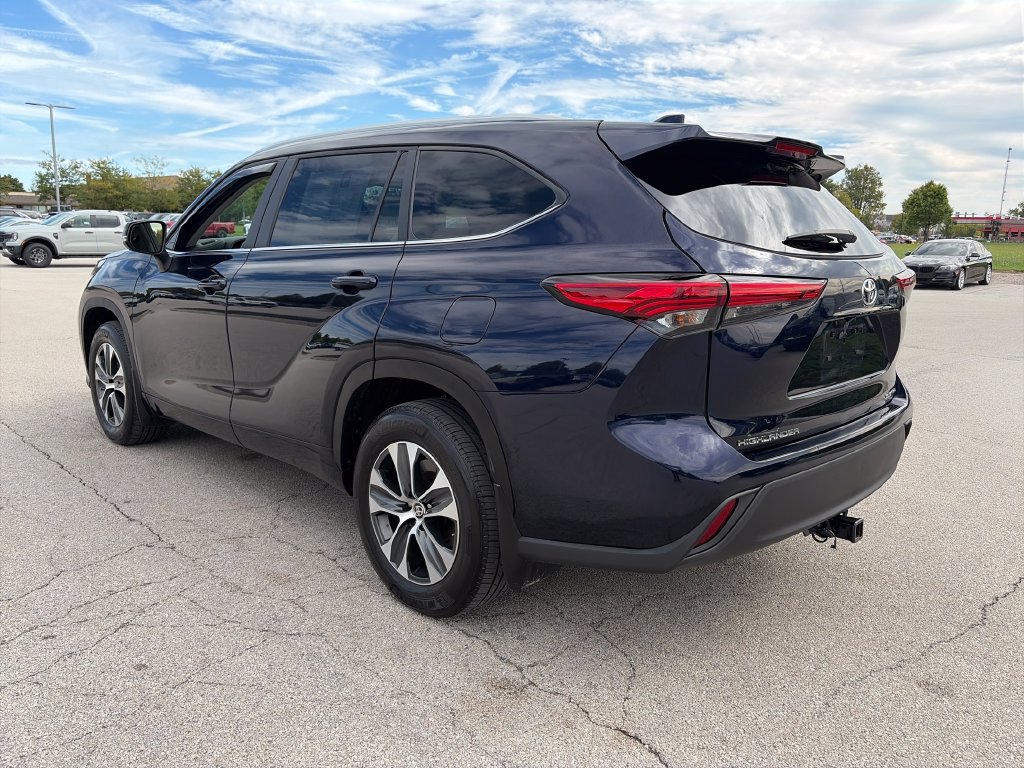 Used 2023 Toyota Highlander XLE AWD/4WD image 5