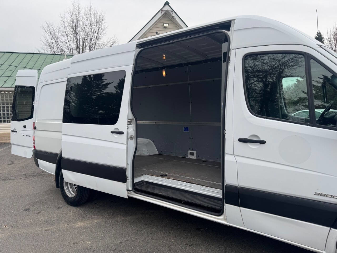 Used 2014 Freightliner Sprinter 3500 image 21