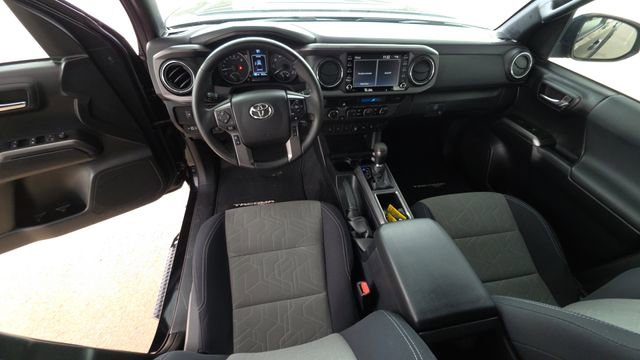 Used 2022 Toyota Tacoma TRD Sport w/ Technology Package AWD/4WD image 18