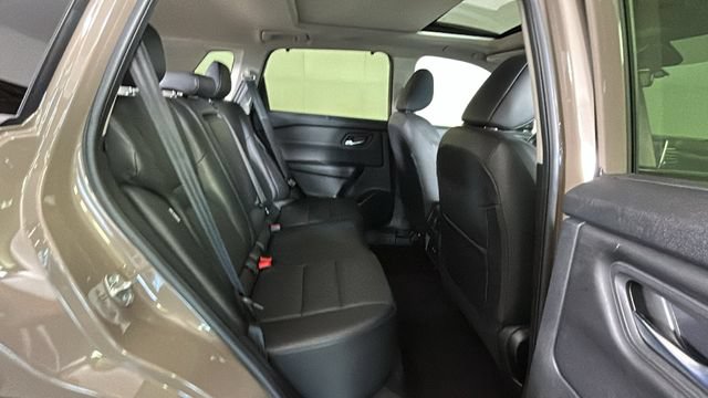 Used 2024 Nissan Rogue SV w/ SV Premium Package AWD/4WD image 29
