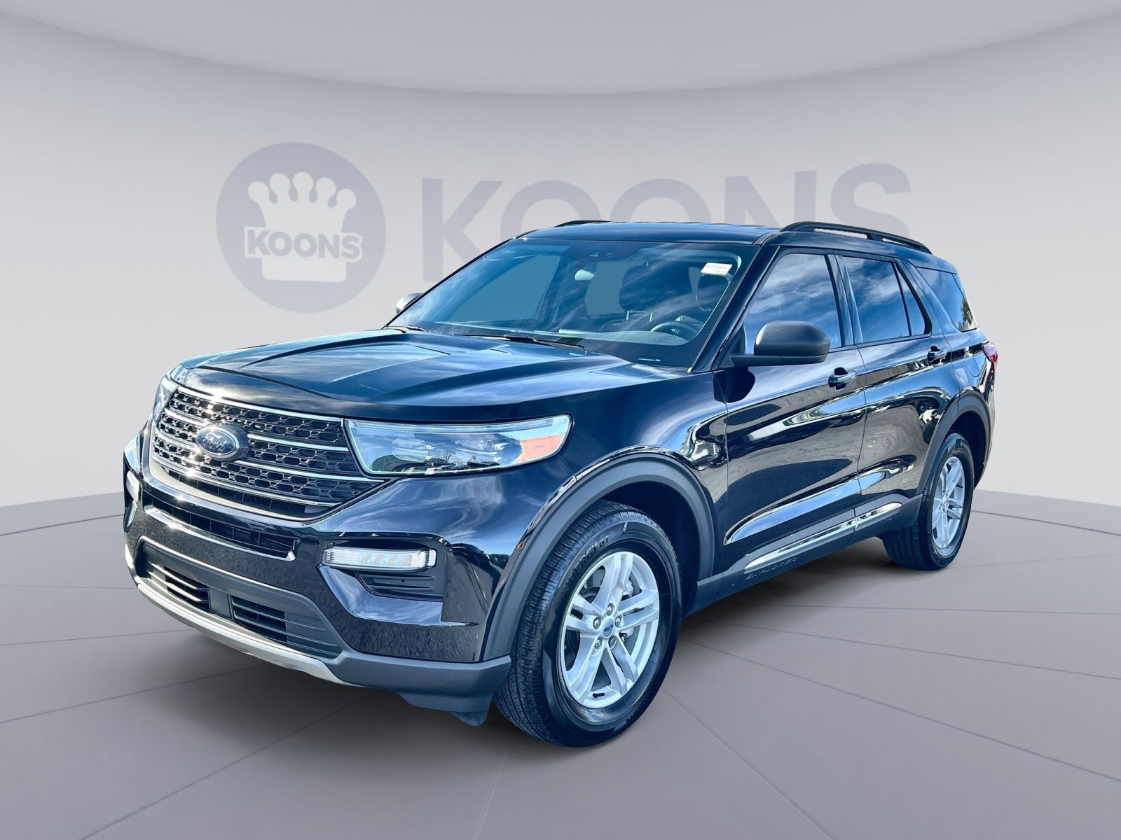 Used 2023 Ford Explorer XLT w/ Equipment Group 202A image 1