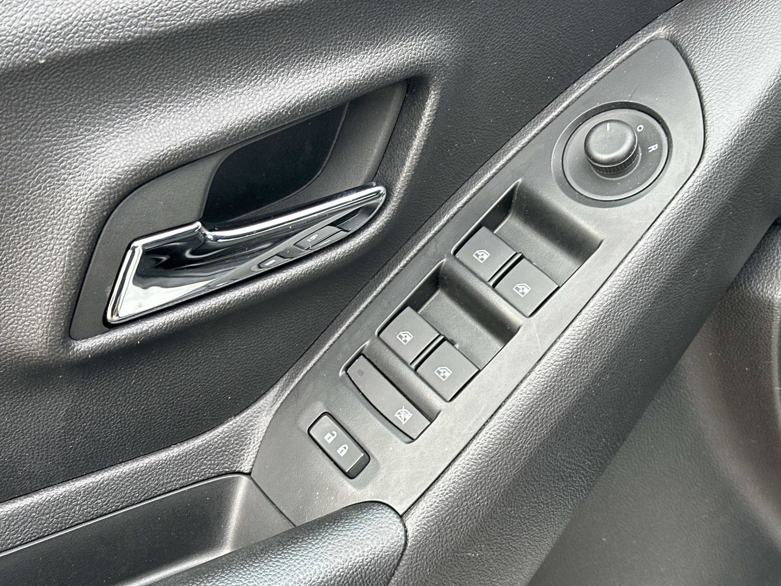 Certified 2022 Chevrolet Trax LT w/ LT Convenience Package image 15