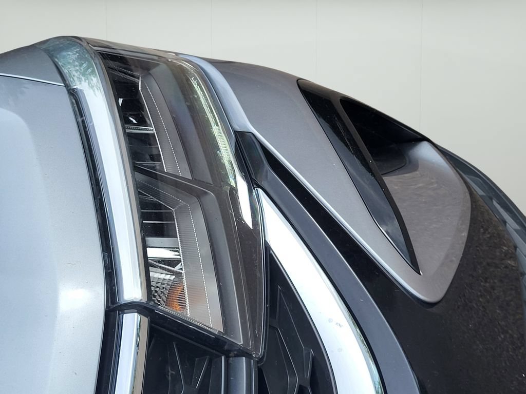 Used 2023 Volkswagen Taos SE w/ Panoramic Sunroof Package FWD image 7