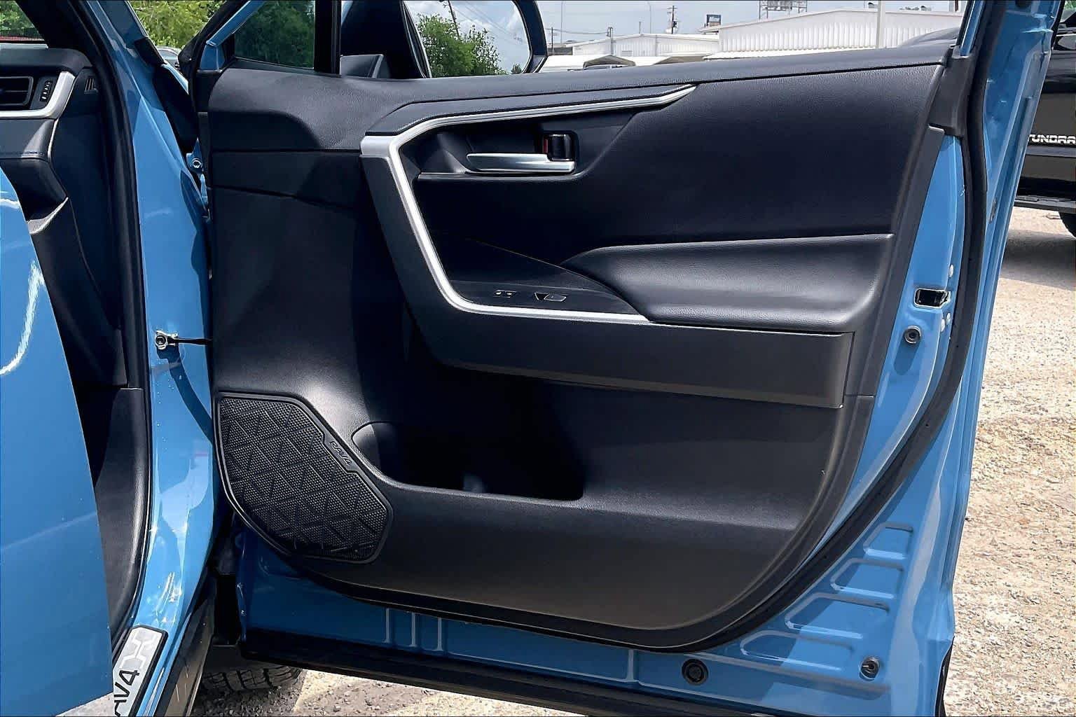 Used 2024 Toyota RAV4 SE image 22