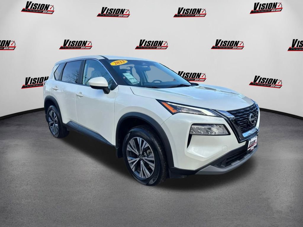 Used 2023 Nissan Rogue SV image 3