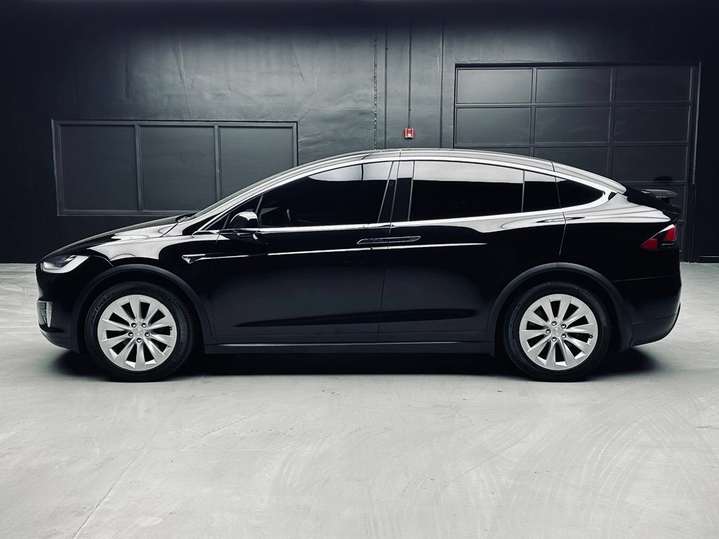 Used 2021 Tesla Model X Long Range AWD/4WD image 3