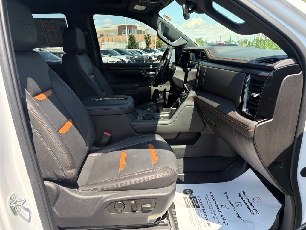 Used 2022 GMC Sierra 1500 AT4 w/ AT4 Preferred Package AWD/4WD image 12