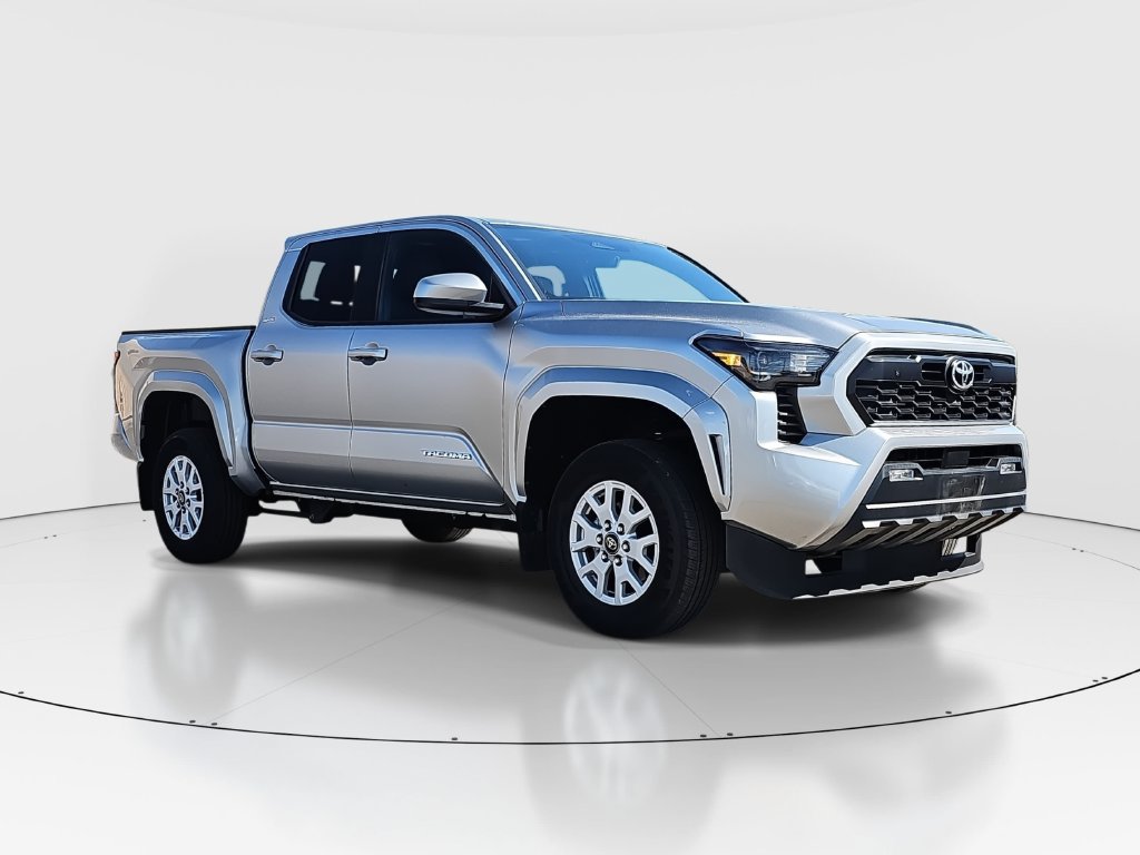 Certified 2025 Toyota Tacoma SR5 AWD/4WD image 3