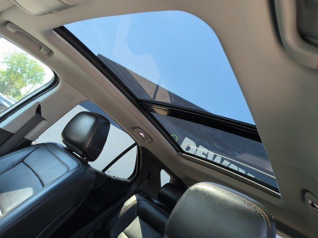 Used 2018 Chevrolet Equinox Premier image 12