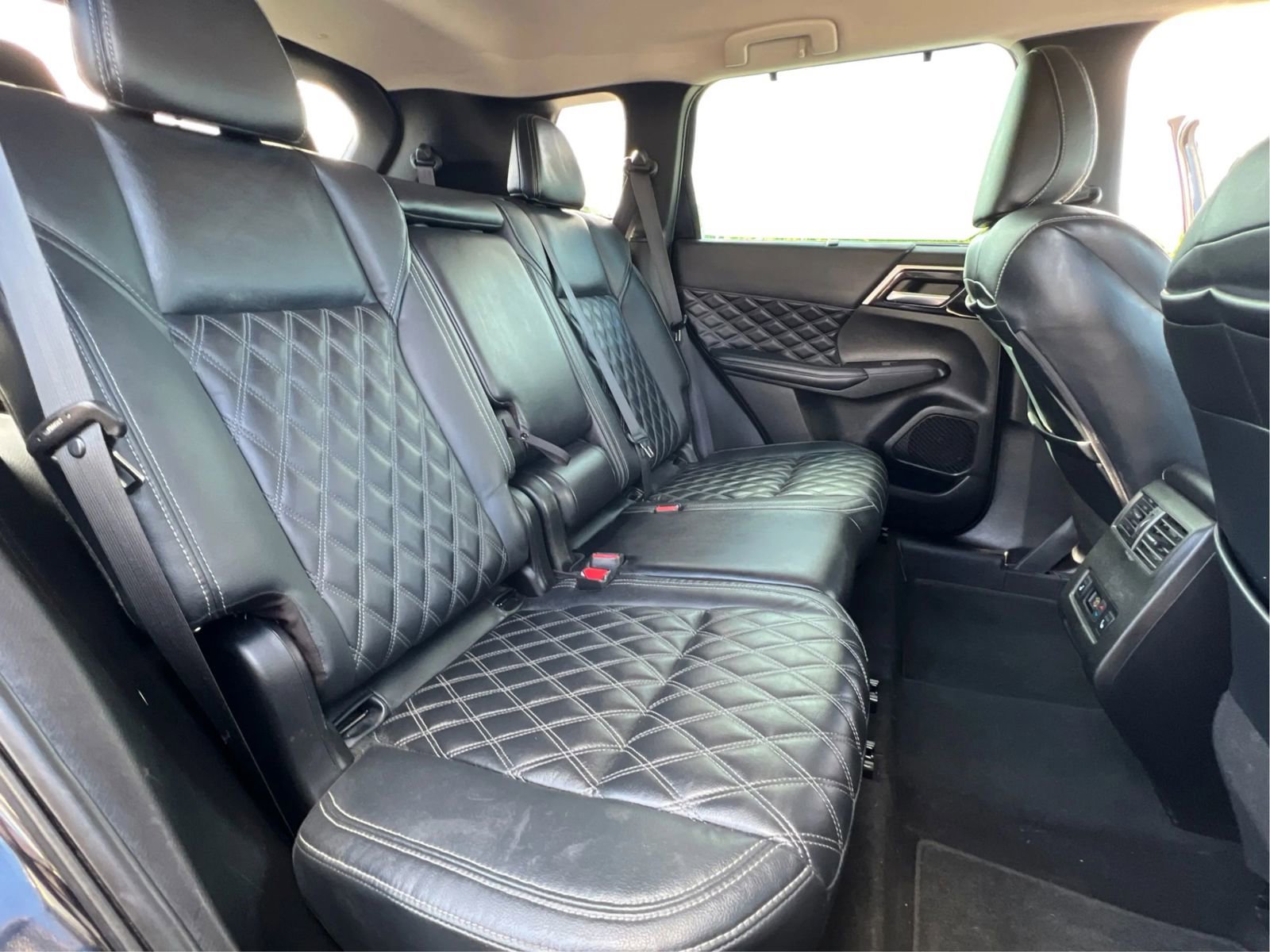 Used 2023 Mitsubishi Outlander SEL 40th Anniversary AWD/4WD image 17