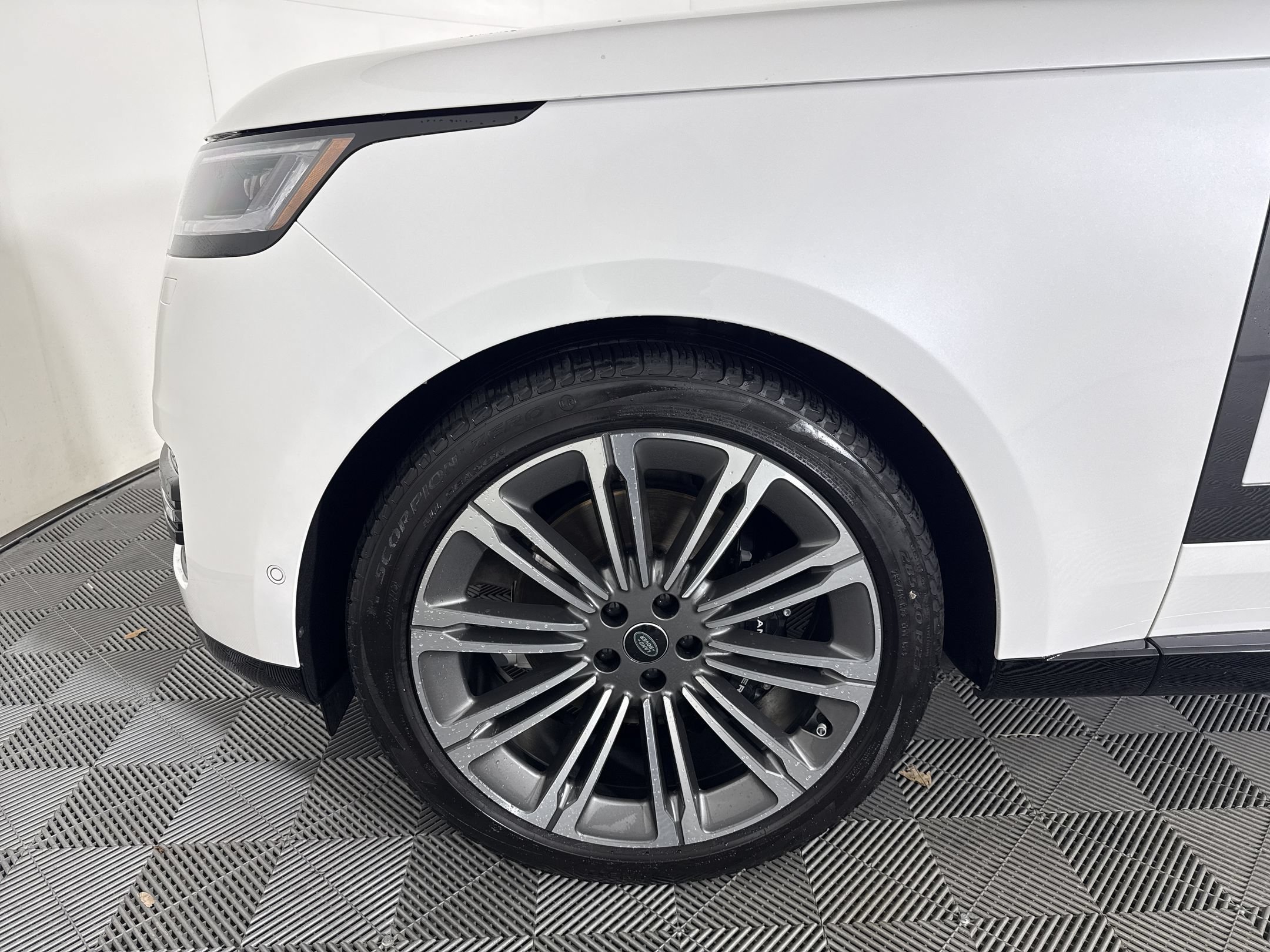 Used 2024 Land Rover Range Rover Long Wheelbase SE AWD/4WD image 13