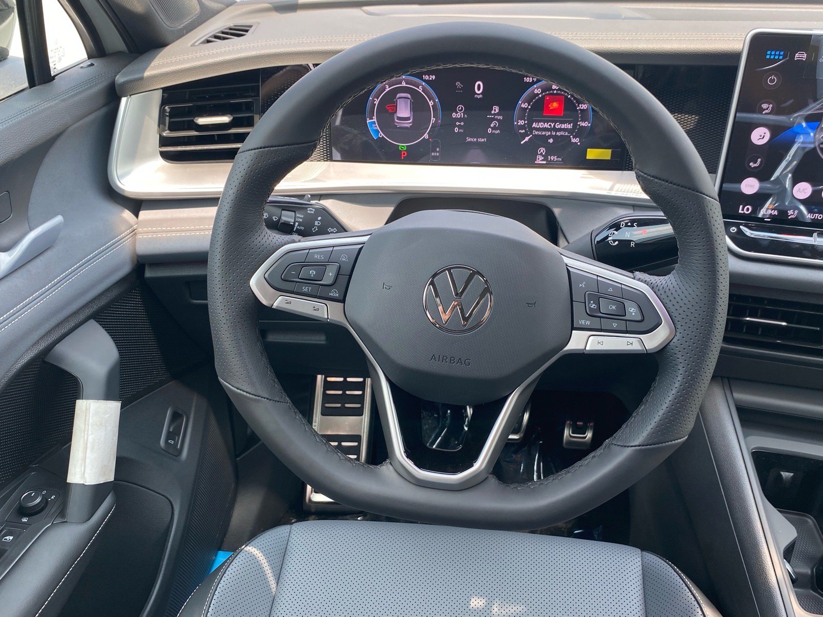 New 2026 Volkswagen Tiguan SE R-Line FWD image 5