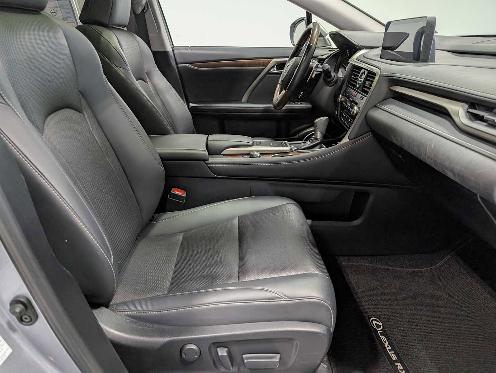 Used 2022 Lexus RX 350L Premium w/ Premium Package image 44