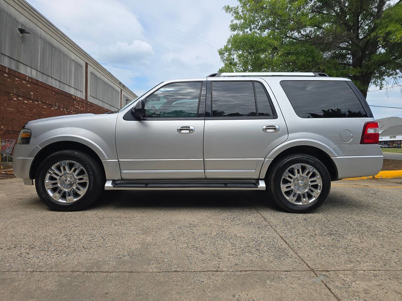 Used 2013 Ford Expedition Limited RWD image 4