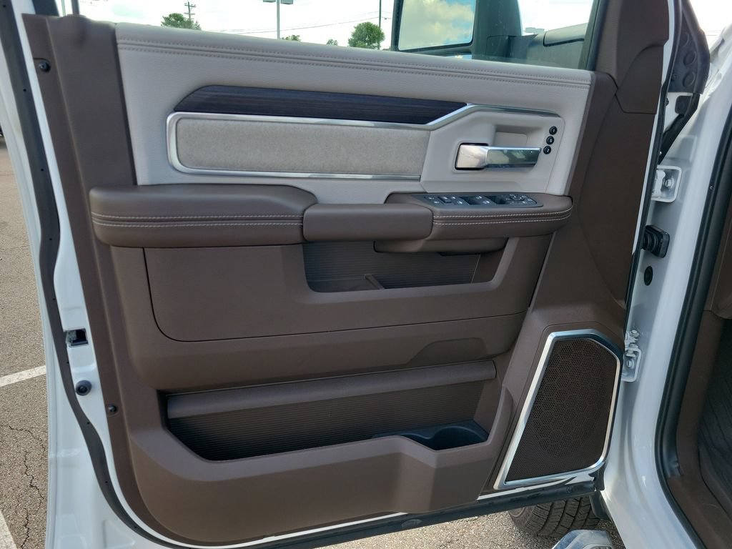 New 2026 RAM 3500 Laramie AWD/4WD image 13