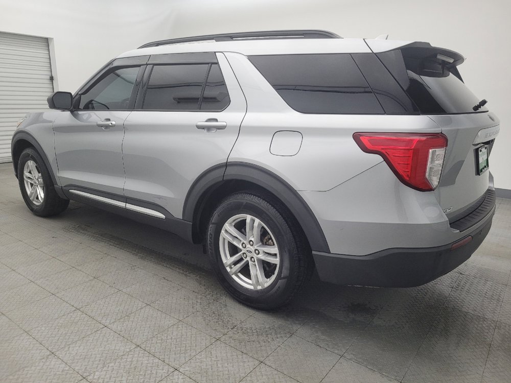 Used 2020 Ford Explorer XLT image 3