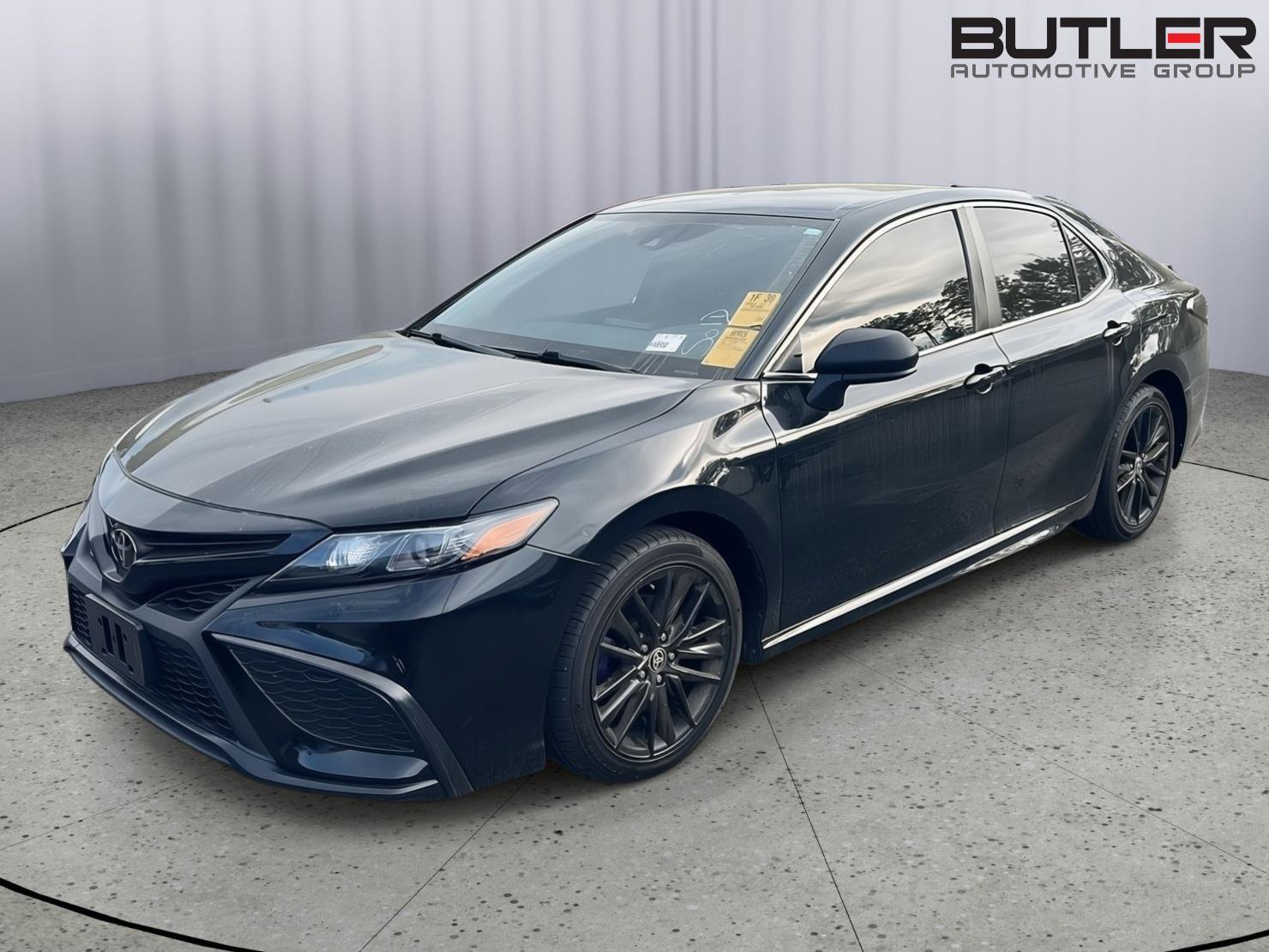 Used 2021 Toyota Camry SE image 1