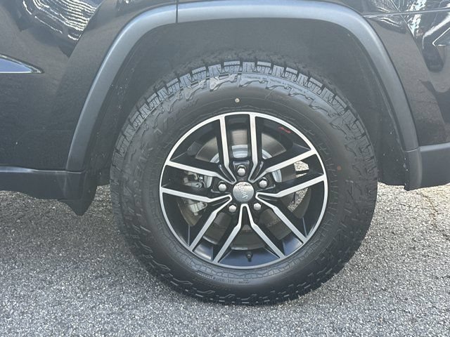 Used 2017 Jeep Grand Cherokee Trailhawk AWD/4WD image 21