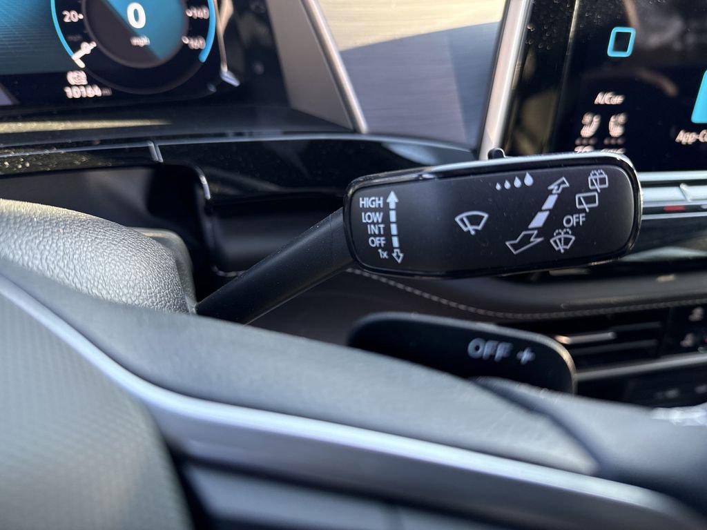 Used 2025 Volkswagen Atlas Cross Sport SE w/ Black Wheel Package image 20