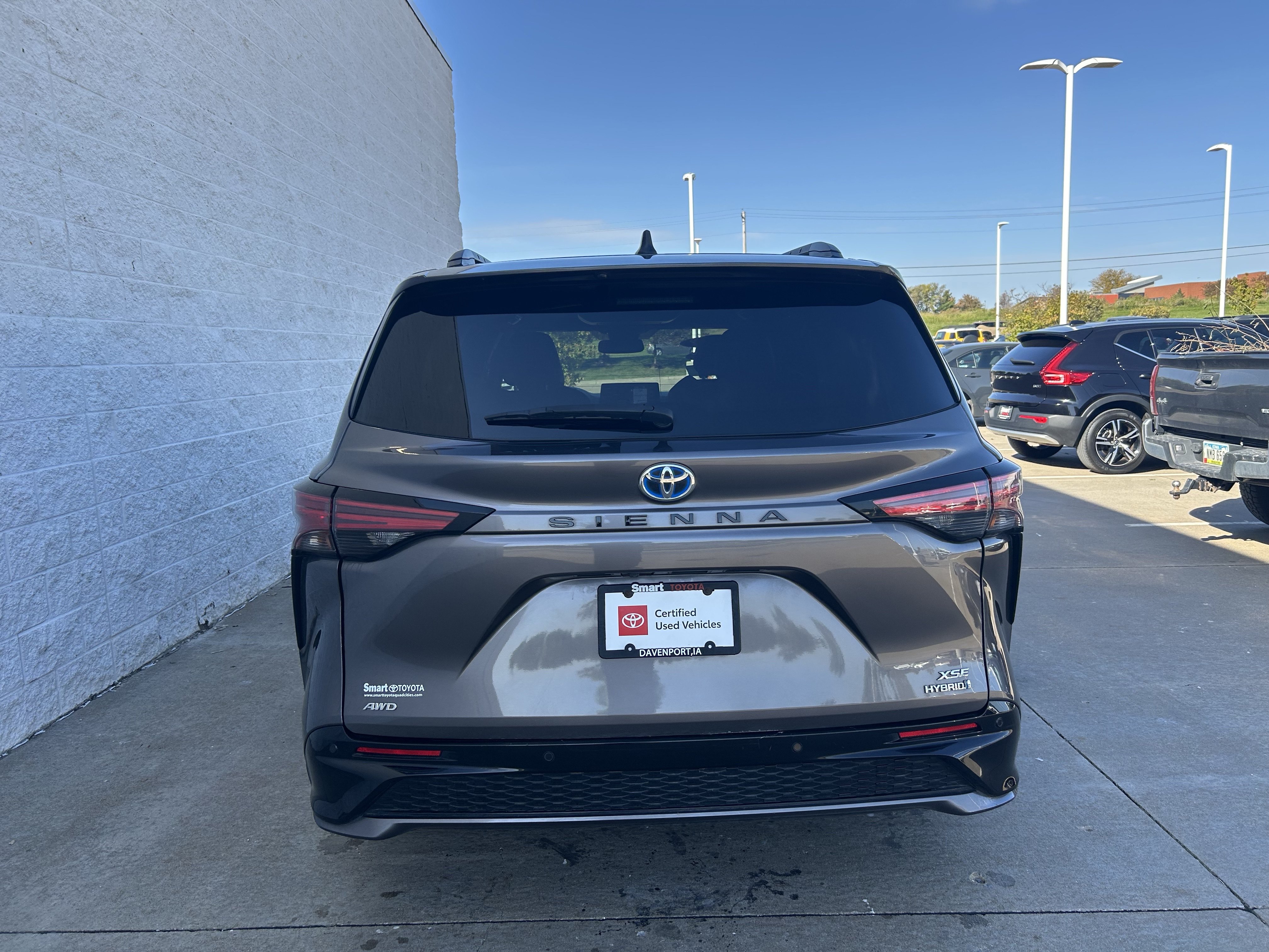 Certified 2022 Toyota Sienna XSE w/ XSE Plus Package AWD/4WD image 3
