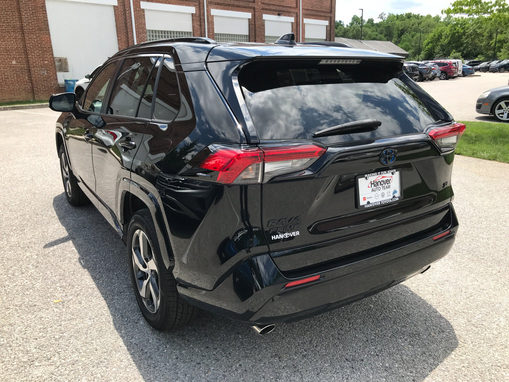 Used 2021 Toyota RAV4 SE w/ Weather & Moonroof Package AWD/4WD image 6