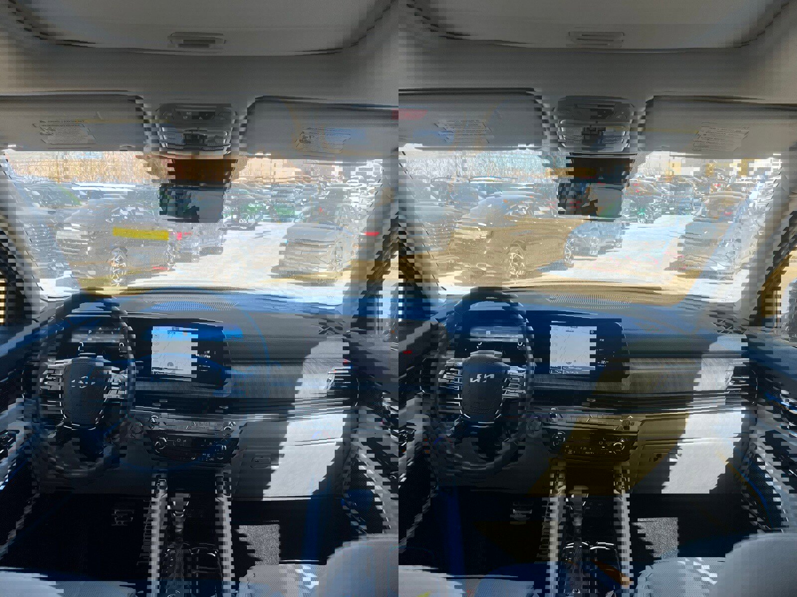 Used 2025 Kia Telluride SX w/ SX Captain's Chair Package image 24