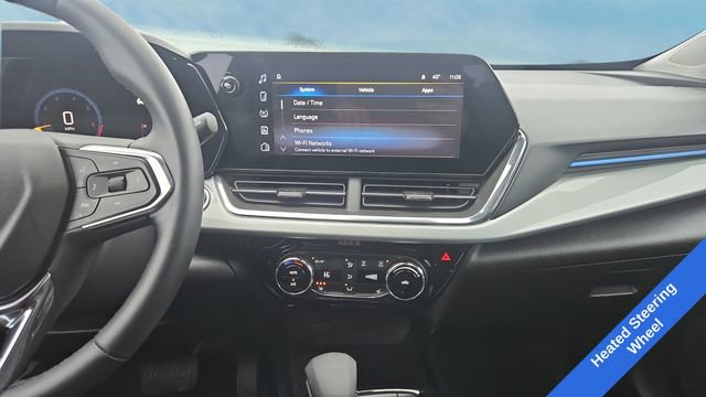 Used 2025 Chevrolet Trax LT w/ LT Convenience Package image 11