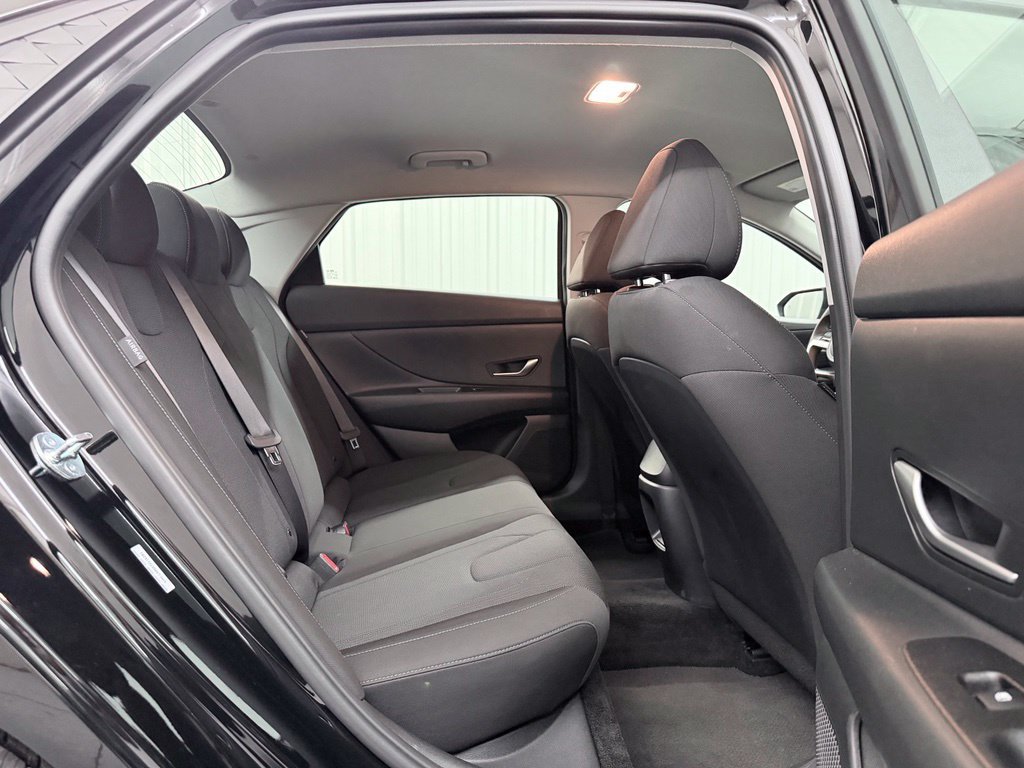 Used 2026 Hyundai Elantra SE FWD image 33