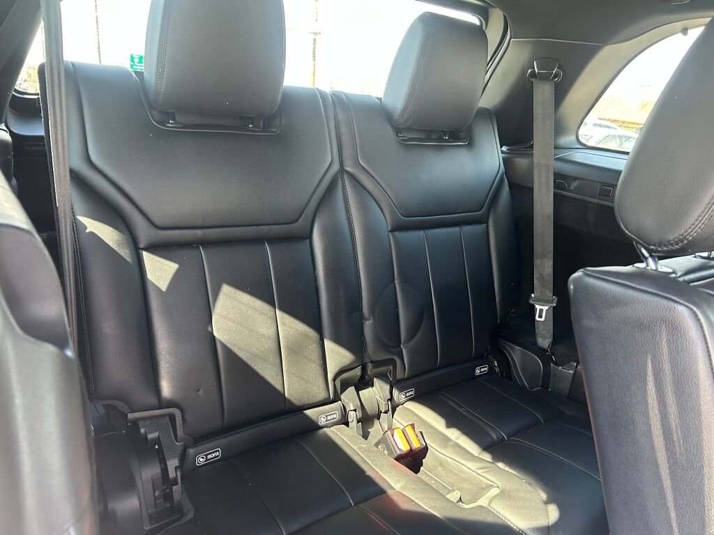 Used 2018 Land Rover Discovery HSE image 31