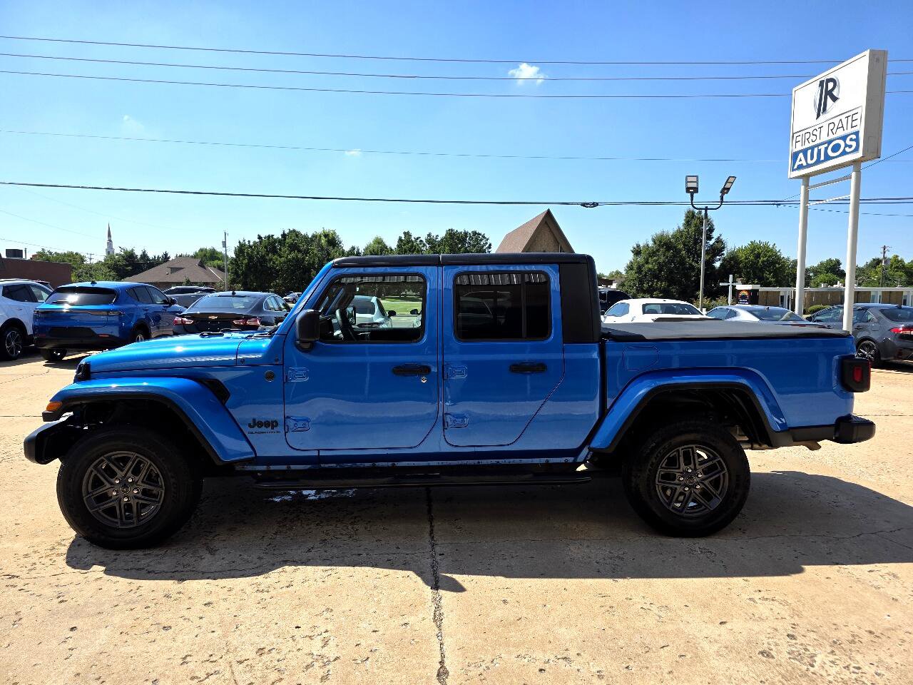 Used 2024 Jeep Gladiator Sport image 4