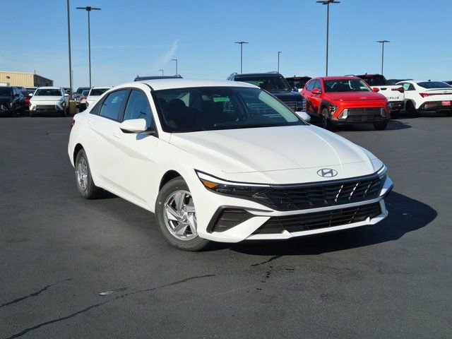 New 2026 Hyundai Elantra SE