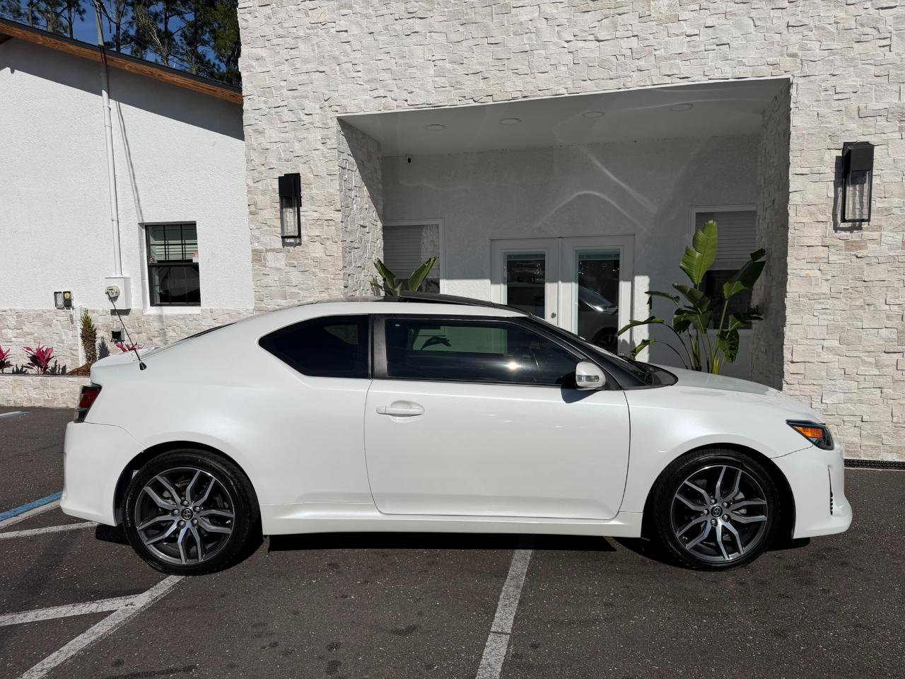 Used 2015 Scion tC 2D Hatchback image 16